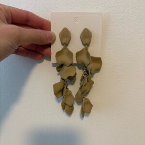 Olive Matte Floral Chain Drop Earrings | Item 0322